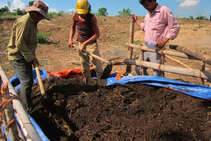 Cách Làm Đất Trồng Cây Cảnh Chuẩn Chuyên Gia: Tỷ Lệ Trộn & Cải Tạo Hiệu Quả 1 Cách Làm Đất Trồng Cây Cảnh Chuẩn Chuyên Gia: Tỷ Lệ Trộn & Cải Tạo Hiệu Quả